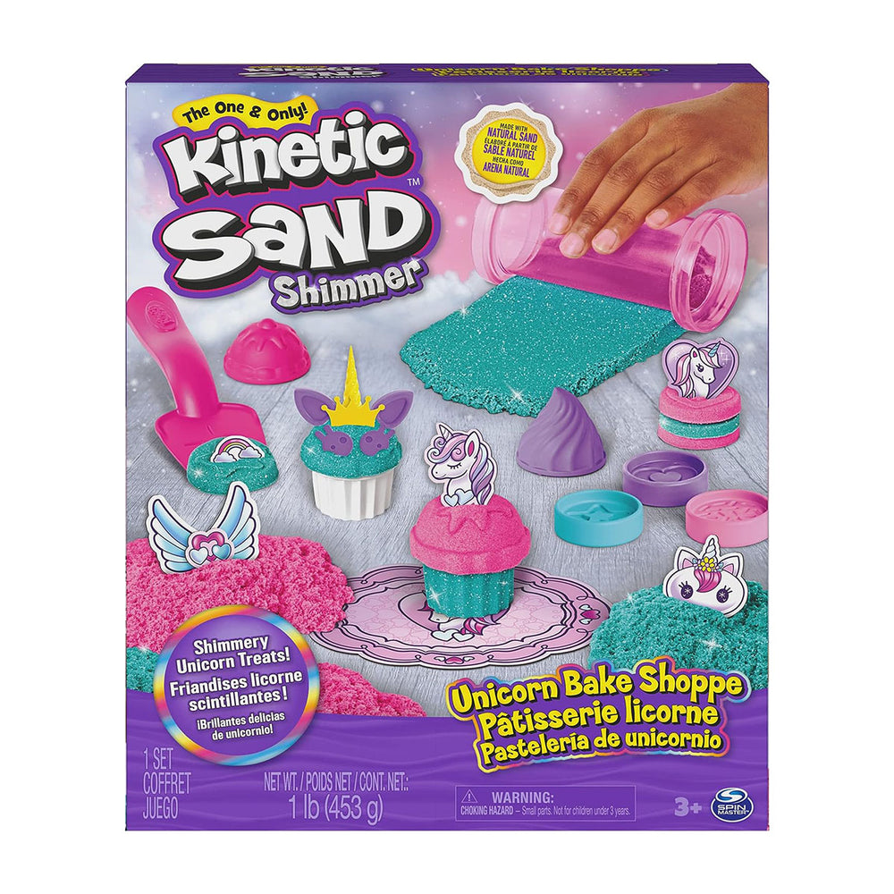 Met deze Kinetic Sand unicorn bake shop kan jouw kindje de lekkerste en leukste (neppe!) eenhoorn cupcakes en andere lekkernijen maken. Het glinsterende gekleurde zand zal de creativiteit van je kindje prikkelen. En met het verschillende gereedschap en de accessoires kan je kleintje de mooiste creaties maken. VanZus