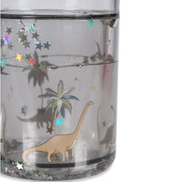 De Konges Slojd 2-pack glitter bekers dino zijn schattige, grijze bekers voor kinderen. Veilig en leuk. Schud de bekers en er komen glitters tevoorschijn. Bestel deze leuke set! VanZus