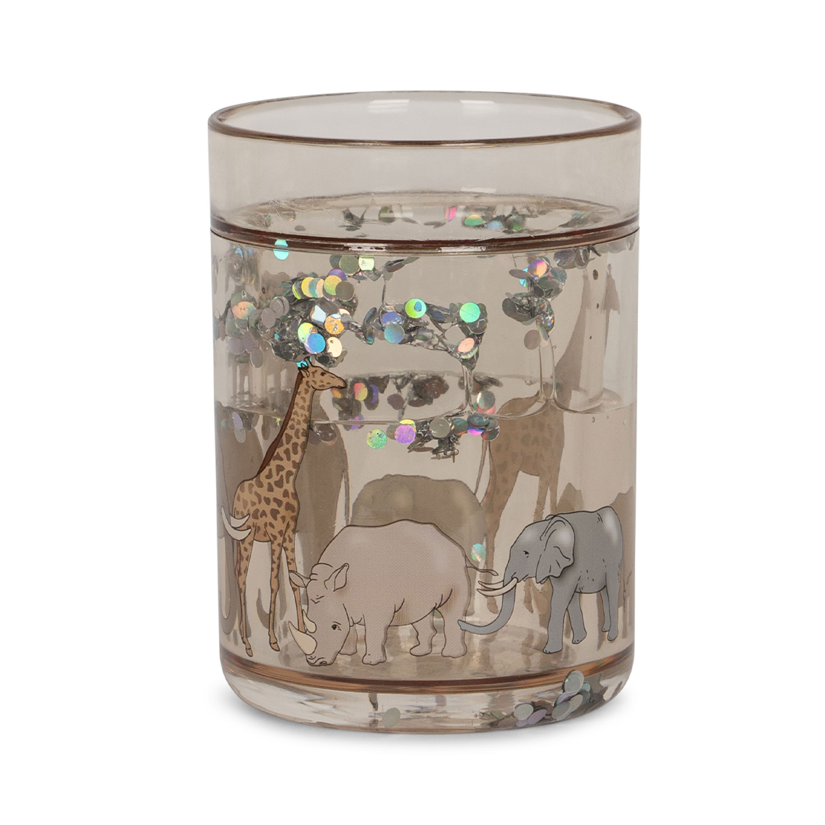 Drinken doe je uit de leuke Konges Slojd 2-pack glitterbekers safari! Deze bekers zijn versierd met schattige Afrikaanse dieren en glitters die elke drankje feestelijk maken. VanZus