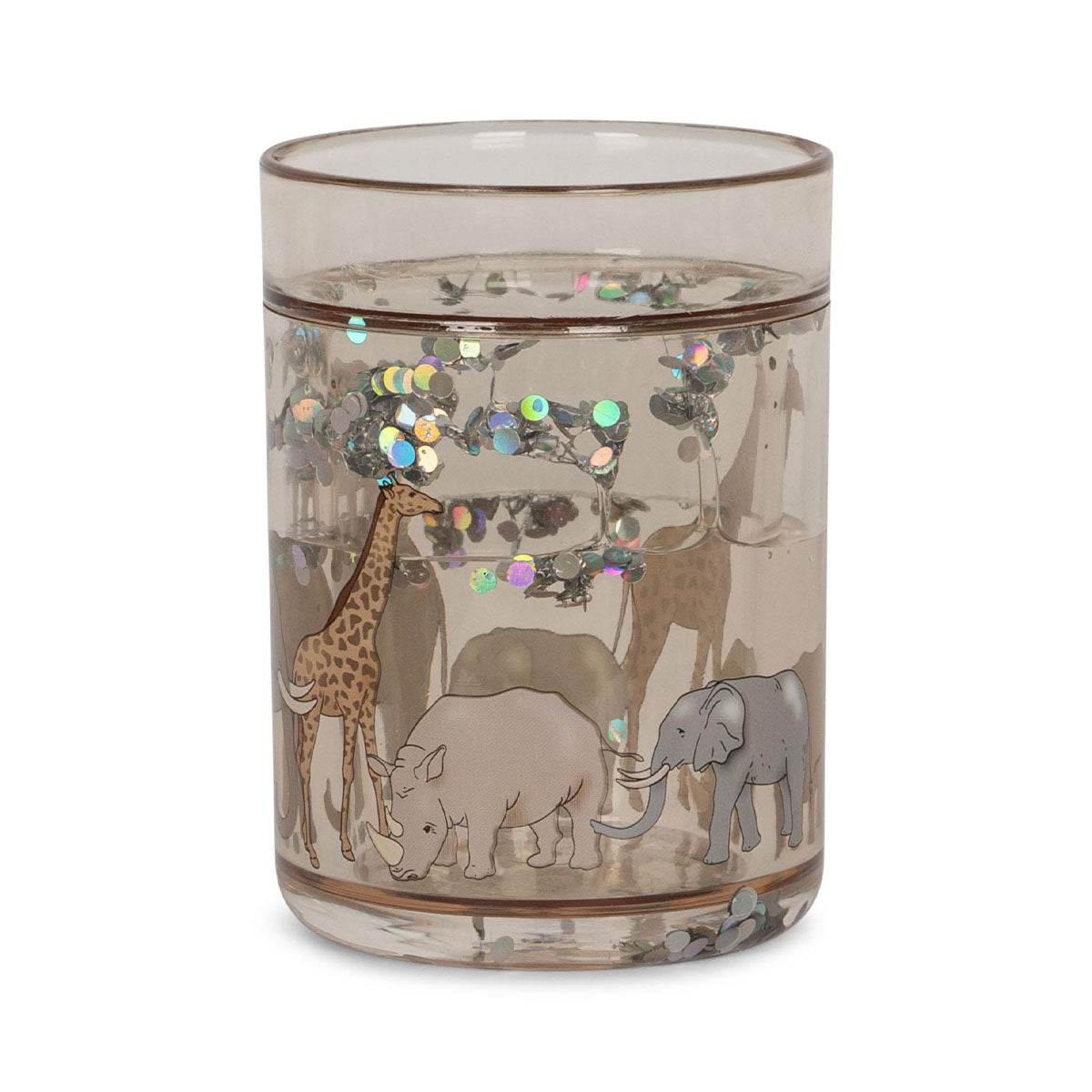 Drinken doe je uit de leuke Konges Slojd 2-pack glitterbekers safari! Deze bekers zijn versierd met glitterende sterren en prachtige safaridieren uit de savanne die elke drankje feestelijk maken. De leuke glitterbekers voor kinderen zijn gemaakt van duurzaam materiaal en zijn gemakkelijk schoon te maken. VanZus