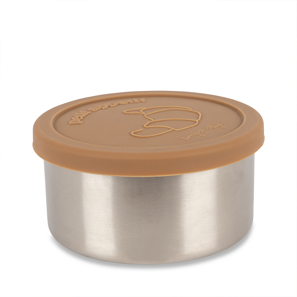 Voedsel opbergen doe je in deze leuke opbergbakjes van Konges Slojd. De drie bakjes hebben elk een eigen formaat en kunnen makkelijk op elkaar en in elkaar gestapeld worden. Elke deksel heeft een andere kleur en heeft een schattige opdruk van een croissant, citroen en kers. VanZus