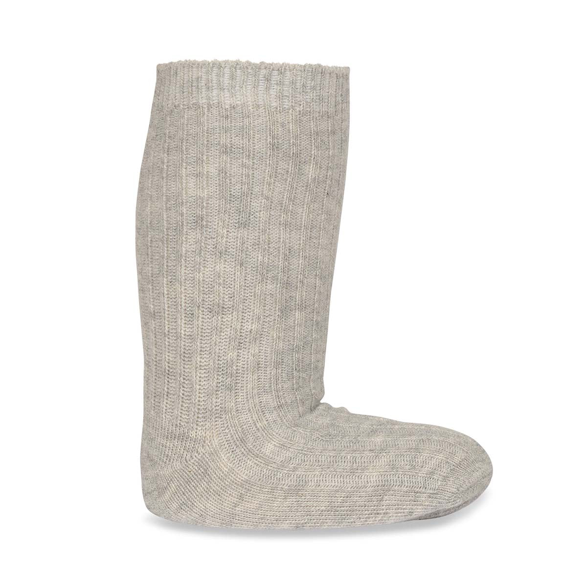 Deze super schattige sokken van Konges Slojd in 3-pack zijn gemaakt met een rib voor een ideale pasvorm. De sokken hebben een mooie neutrale kleur en zijn gemaakt van organisch katoen, wat ze lekker zacht en warm maakt. VanZus