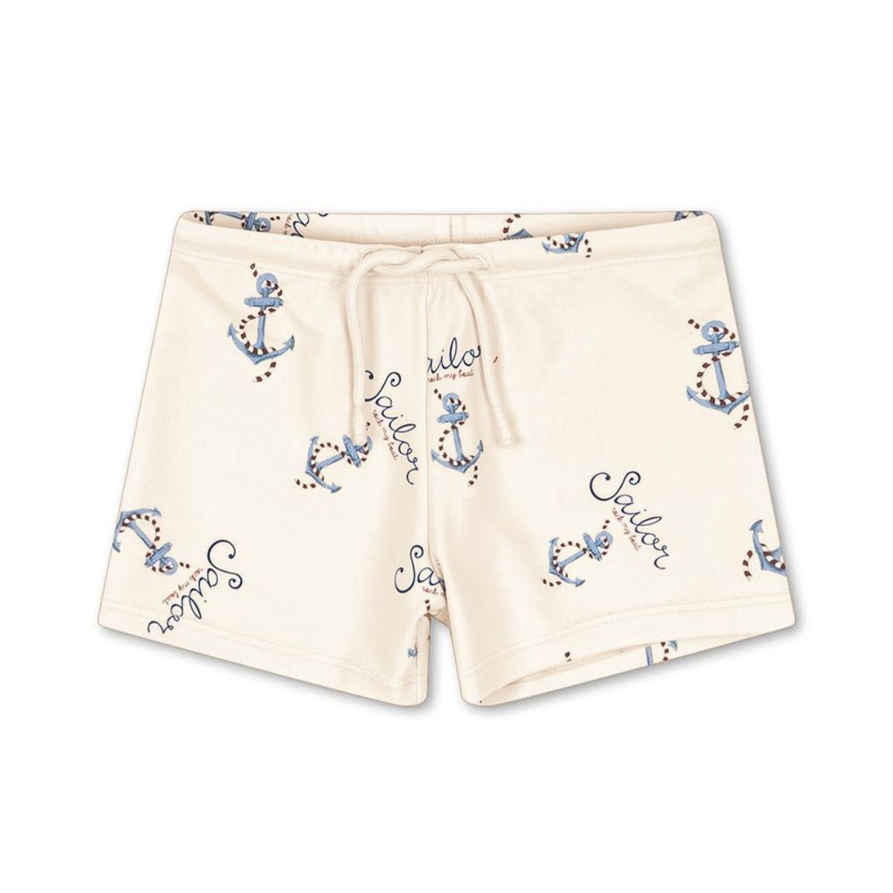 De Konges Slojd aster zwembroek in de variant rock my boat is perfect voor zomerse avonturen. Deze zwembroek is gemaakt van 80% gerecycled polyester en 20% elastaan, wat zorgt voor een comfortabele en flexibele pasvorm. VanZus