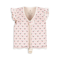 Het Konges Slojd Avery zwemvest in de vrolijke variant cherry pink motif is een must-have voor elke jonge waterrat! Dit zwemvestje, geschikt voor kinderen van 1 tot 6 jaar, is gemaakt van 80% neopreen en 20% polyester, wat zorgt voor een zachte en comfortabele pasvorm. VanZus