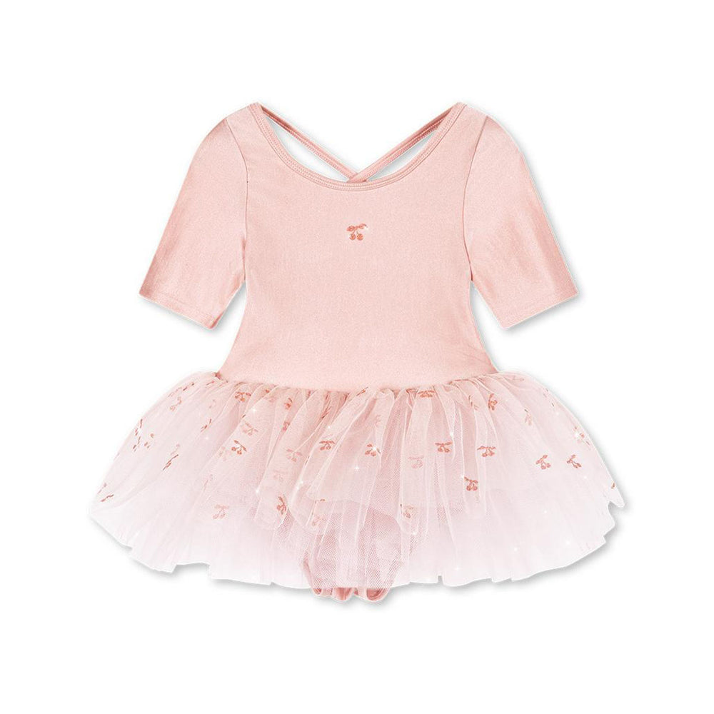 Deze schattige ballerinajurk in de kleur peach skin van Konges Slojd is de ideale jurk voor ballerina's in de dop! Deze mega schattige jurk ziet er enorm schattig uit en zal zeker weten een favoriet kledingitem worden van je kleintje! VanZus