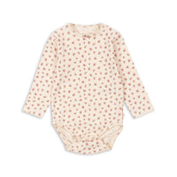 Hoe schattig is dit basic lange mouwen rompertje in de kleur bloomie van het merk Konges Slojd? Deze onesie is de ideale basic en kan met allerlei items gecombineerd worden, zoals bijvoorbeeld met een lekker vestje. VanZus