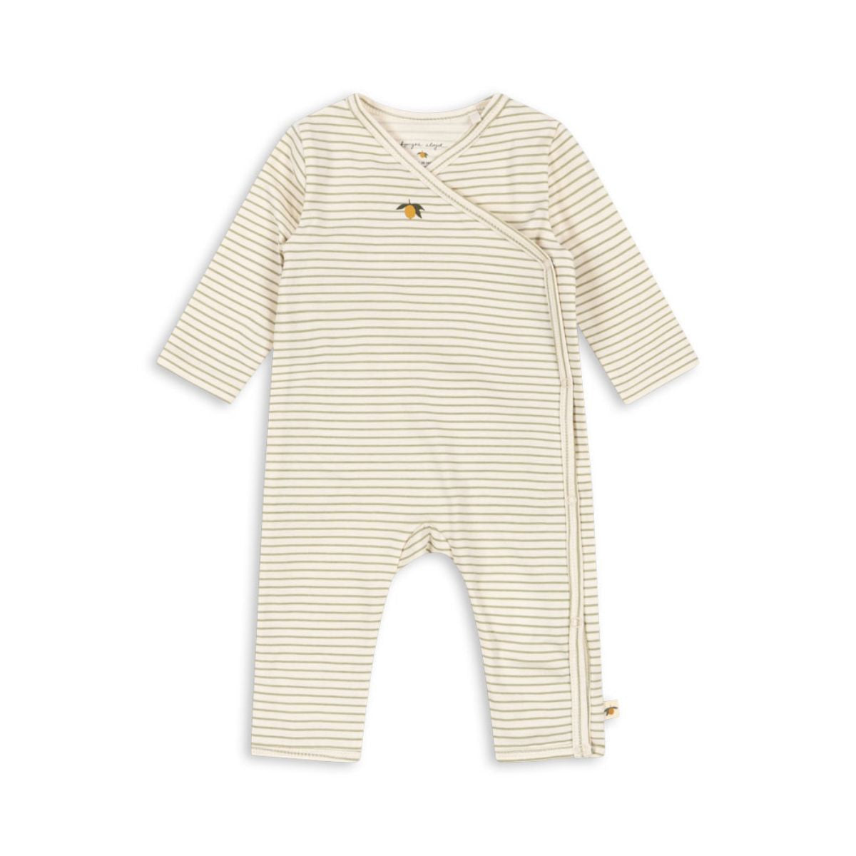 Konges Slojd basic newborn onesie in de variant tea stripe is ideaal voor je baby. Zacht, biologisch katoen met overslag sluiting. Gemakkelijk aan- en uittrekken. Ook leuk als kraamcadeau. VanZus