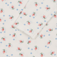 Deze leuke brise dé été white onesie van Konges Slojd is een musthave voor ieder kind! Deze schattige onesie is een fijne basic met een schattige bloemenprint. De onesie heeft lange mouwen en is daarom lekker warm. De onesie is makkelijk aan- en uit te doen dankzij de drukknoopjes. VanZus