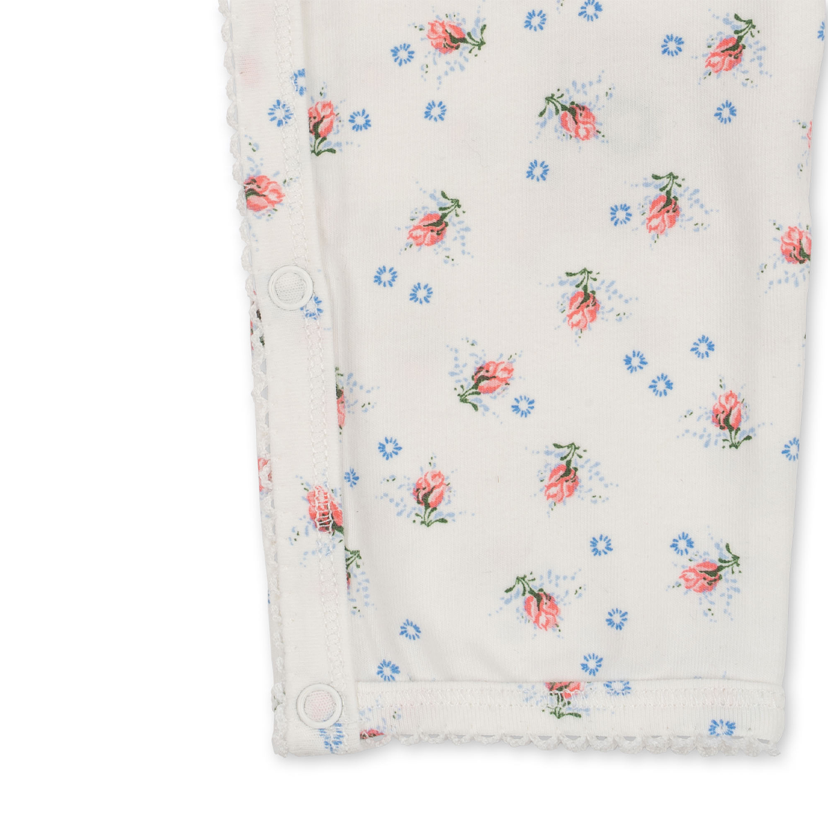 Deze leuke brise dé été white onesie van Konges Slojd is een musthave voor ieder kind! Deze schattige onesie is een fijne basic met een schattige bloemenprint. De onesie heeft lange mouwen en is daarom lekker warm. De onesie is makkelijk aan- en uit te doen dankzij de drukknoopjes. VanZus