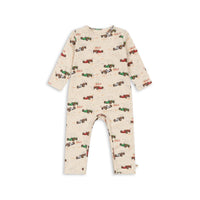 Hoe schattig is deze basic onesie in de kleur grand prix van het merk Konges Slojd? Deze onesie is de ideale basic en kan met allerlei items gecombineerd worden, zoals bijvoorbeeld met een lekker vestje. Maar hij is natuurlijk ook heel leuk op zichzelf, dankzij de schattige print. VanZus