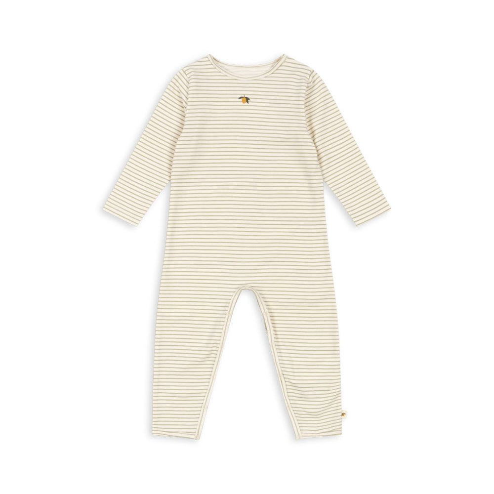 De basic onesie in de variant tea stripe van het merk Konges Slojd is zacht en comfortabel. In de kleur zand, te koop in de maten 74 t/m 98. Met handige sluiting voor eenvoudig aan- en uitkleden. VanZus