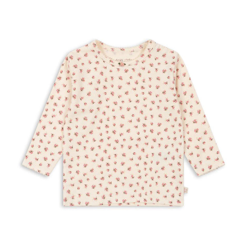 Een basic shirt is is altijd fijn om in de kast te hebben hangen. Ideaal om leuke outfits mee te maken en makkelijk te combineren met een vestje of trui voor een warme look. Dit basic shirt in de kleur bloomie van het merk Konges Slojd dan ook ideaal! VanZus