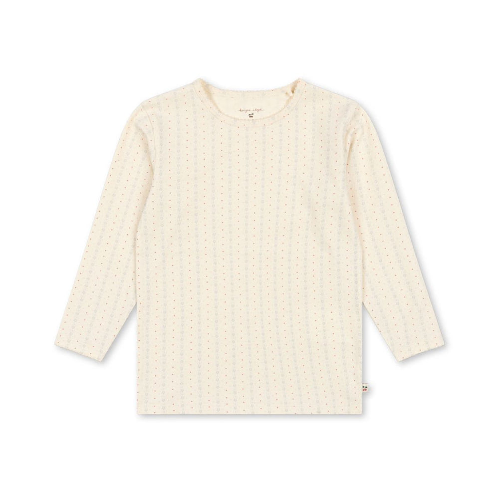 Het Konges Slojd basic shirt in de variant fete de fleur is een must-have voor elke babygarderobe. Dit schattige shirt met lange mouwen is gemaakt van zachte, ademende materialen die comfort bieden tijdens het spelen en slapen. 