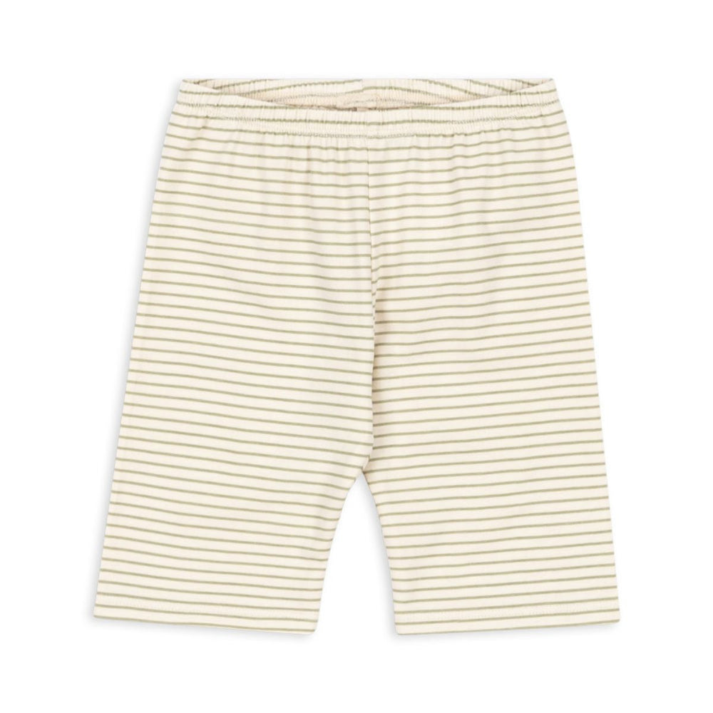 De basic short legging in tea stripe van het Deense merk Konges Slojd is perfect voor je kleintje. De kinderbroek in de kleur zand is comfortabel, duurzaam en stijlvol! Ideaal voor elke dag. VanZus