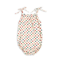 Zeg nu zelf, dit basic strap rompertje in de kleur coeur coloré van het merk Konges Slojd is toch ontzettend lief?! Ideaal voor de warmere zomermaanden! Dit schattige rompertje, in de zachte en neutrale zandkleur, biedt ultiem comfort en bewegingsvrijheid. VanZus