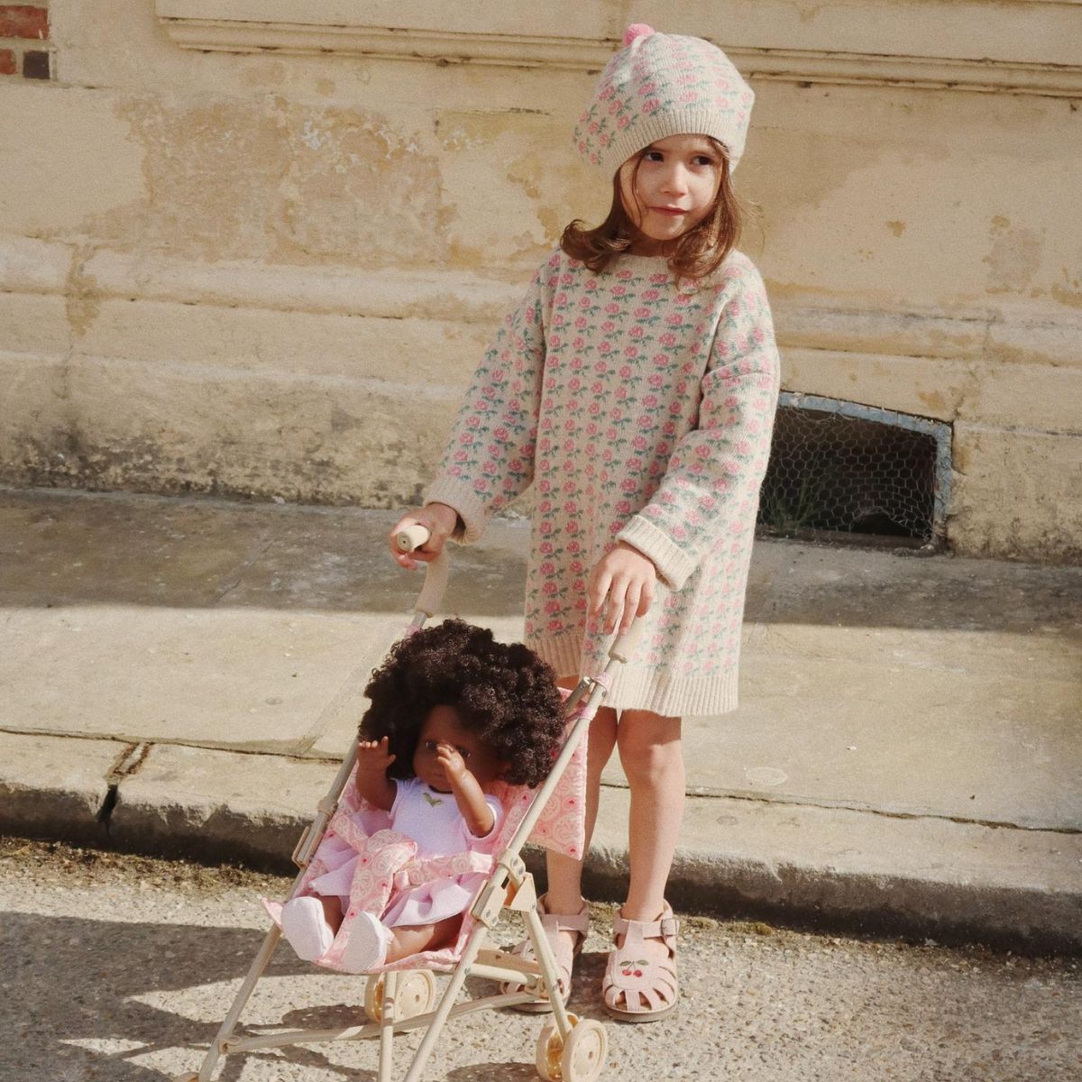 Een mooie, warme en zachte kinderjurk: de Konges Slojd belou knit jurk in rose. De perfecte jurk voor elke gelegenheid. Gemaakt van zachte materialen voor optimaal comfort. VanZus