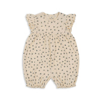 Deze leuke Konges Slojd chleo ruches romper bloomie blue is de ideale basis voor elke zomerse outfit! De fijne body is gemaakt van 97% organisch katoen en 3% elastaan, wat hem stretchy maakt en super comfortabel om te dragen. VanZus