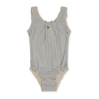 Deze heerlijke Konges Slojd collette badpak blue stripe is ideaal voor jouw kleine spruit wanneer jullie gezellig gaan zwemmen, naar het strand gaan of voor op vakantie! In dit badpak ziet jouw kleintje er superschattig uit! VanZus