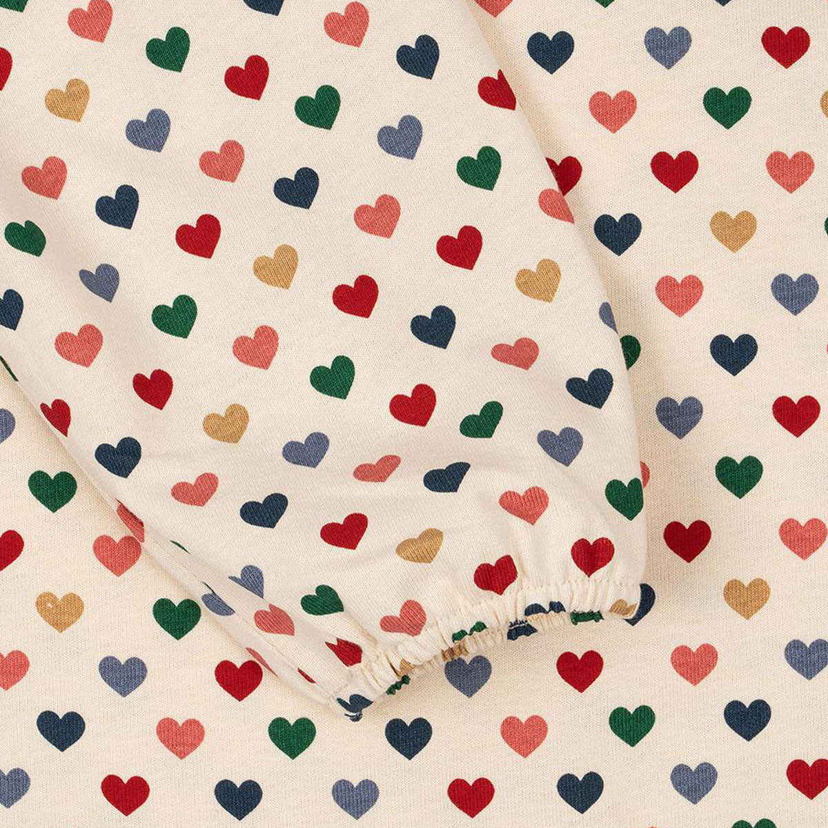 Ben je op zoek naar een lief jurkje voor jouw kleintje? Dan is deze drey jurk in de variant coeur coloré van het merk Konges Slojd een absolute must have! Deze heerlijke jurk zit super comfortabel en ziet er ook nog eens heel leuk uit! VanZus