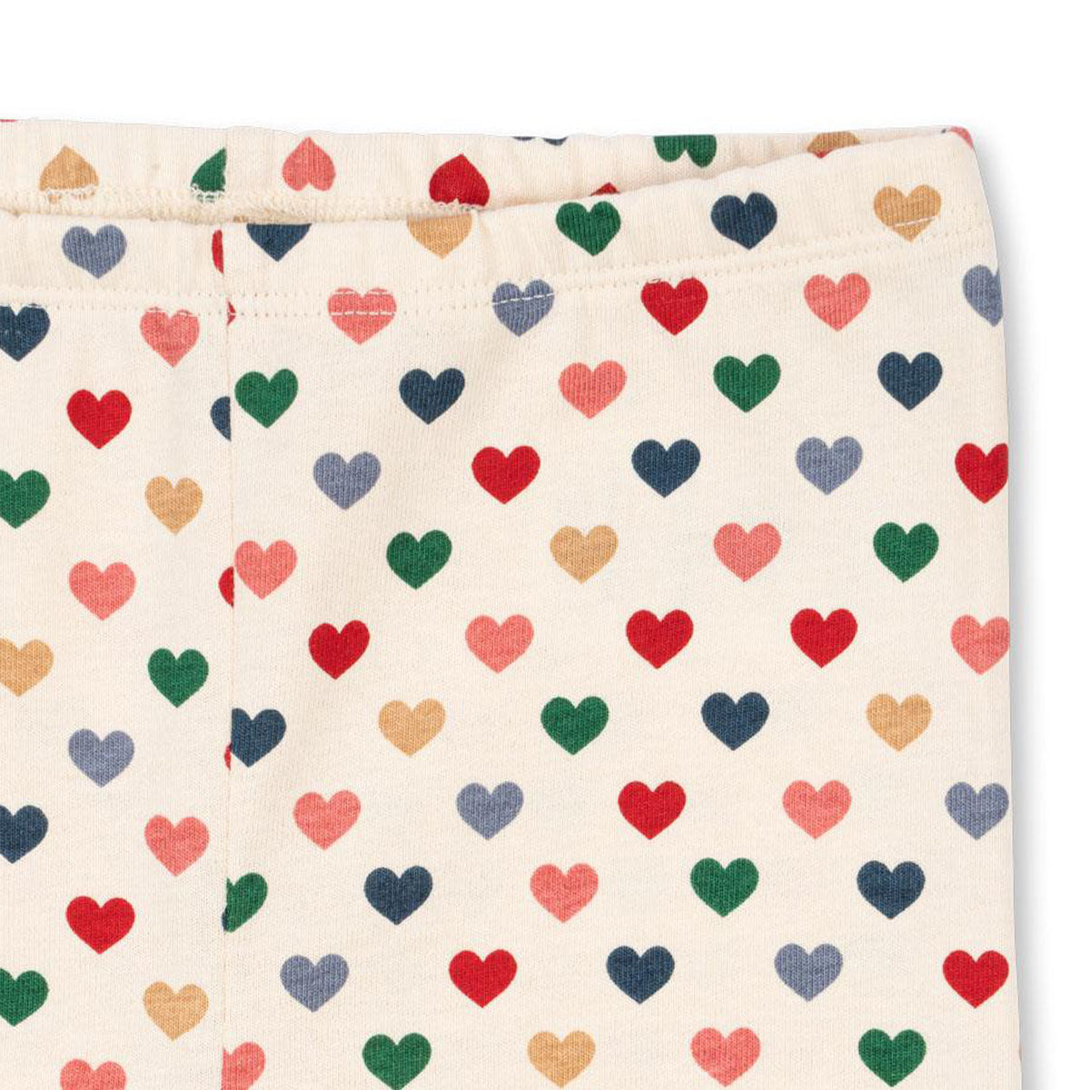 Voor een relaxed dagje thuis, of gecombineerd met stoere items voor een relaxte, alledaagse look. Deze drey slit broek in de variant coeur coloré van het merk Konges Slojd komt geheid van pas! Deze heerlijke broek zit super comfortabel en ziet er ook nog eens heel leuk uit! VanZus