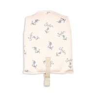 Het Konges Slojd ellis zwemvest in de variant rock my boat is het perfecte zwemvest voor jouw kleine waterrat! Dit zwemvest is ontworpen met veiligheid en comfort in gedachten, ideaal voor een dagje aan het zwembad, strand of mee op vakantie. VanZus