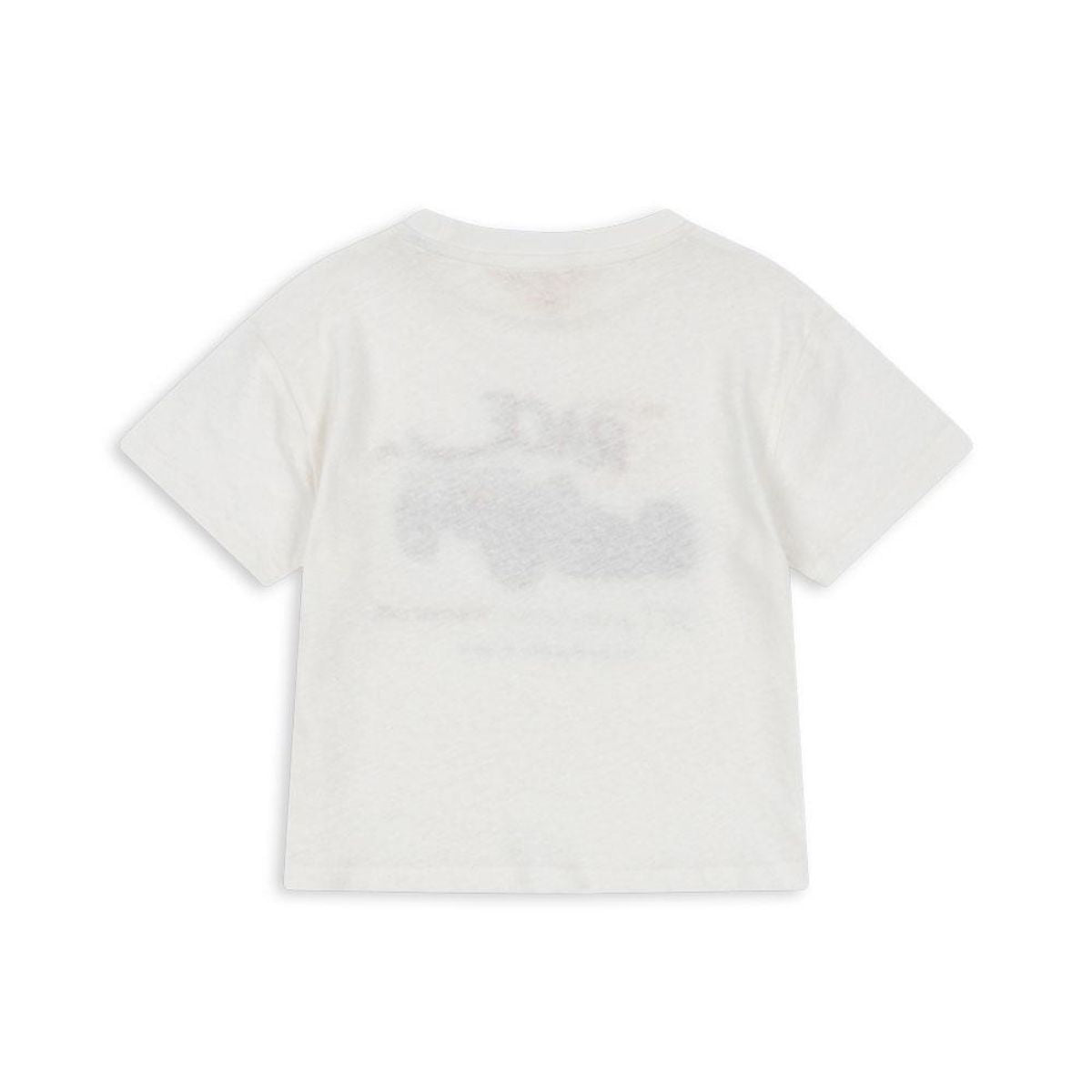 Het era t-shirt Race White van Konges Slojd is perfect voor kleine racemonsters! Dit zachte shirt met een stoere raceauto-print is gemaakt van biologisch katoen en linnen, ideaal voor elke gelegenheid. Verkrijgbaar in maat 80-140. VanZus