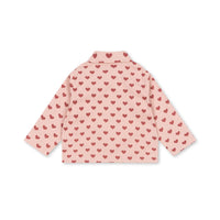 Het Konges Slojd fen jasje in de kleur amour rouge is een schattig, roze jasje van 100% biologisch katoen. Perfect voor de lente en zomer! Ideaal voor jouw kleintje. Combineer met bijpassende jurk. VanZus