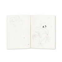 Laat je creativiteit de vrije loop met deze geweldige kleurboek met kleurpotloden set in de variant green tea check, bestaande uit een kleurrijk kleurboek en een set kleurpotloden. Dit kleurboek biedt een scala aan leuke en gedetailleerde tekenspelltjes, perfect voor kinderen die gek zijn op kleuren. VanZus