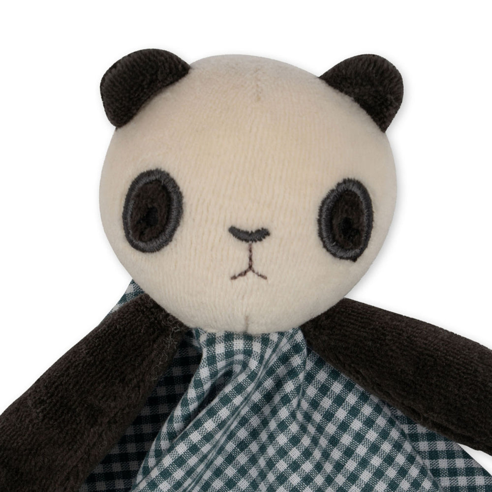 Eén van de favorieten van jouw kleintje wordt zonder twijfel dit leuke knuffeldoekje sleepy panda van Konges Slojd. Het is dan ook heel fijn voor je kindje om lekker aan het doekje te voelen, ermee te spelen en ermee te knuffelen. VanZus