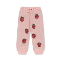 De Konges Slojd lapis lurex knit broek strawberry is perfect voor elke gelegenheid. Comfortabel en hip in een mooie rode kleur. Combineer met bijpassende blouse voor een wow effect! VanZus