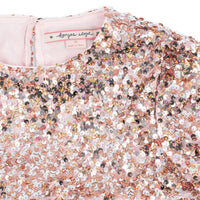 Roze mét glitters. De lila jurk met pailletten in de kleur grey/rosa van het merk Konges Slojd is een absolute showstopper! Deze jurk is helemaal bezaaid met glinsterende pailletten. Ideaal voor kerst of voor een feestje! VanZus