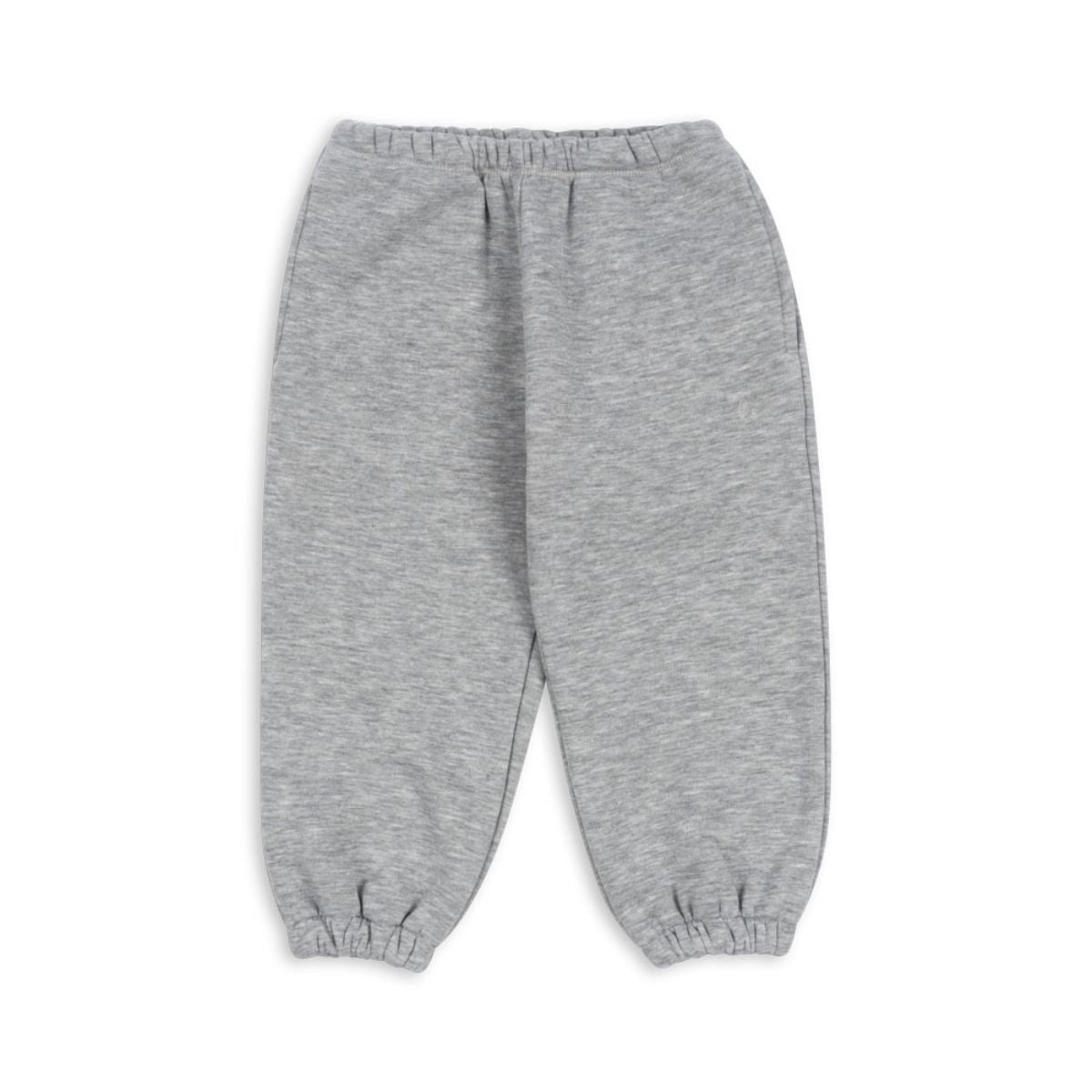 De Konges Slojd lou joggingbroek grey melange is comfortabel en zacht, gemaakt van biologisch katoen. Perfect voor spelen of ontspannen, met een tijdloze grijze kleur en een goede pasvorm. Een must-have! VanZus