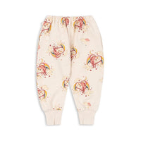 De loupy lou joggingbroek in de variant horn stars van Konges Slojd biedt ultiem comfort en een vrolijke eenhoornprint. Perfect voor spelen en ontspannen met een fijne pasvorm. VanZus