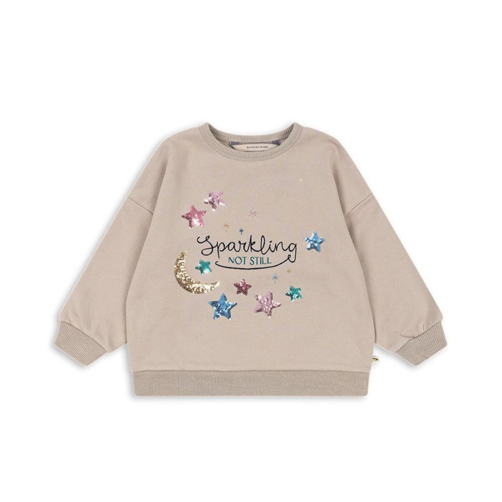 Het Konges Slojd lou sequin sweatshirt french oak is een must-have voor elke garderobe. Van zacht biologisch katoen, biedt het comfort en een trendy uitstraling met glitters, perfect voor school of casual uitjes! VanZus