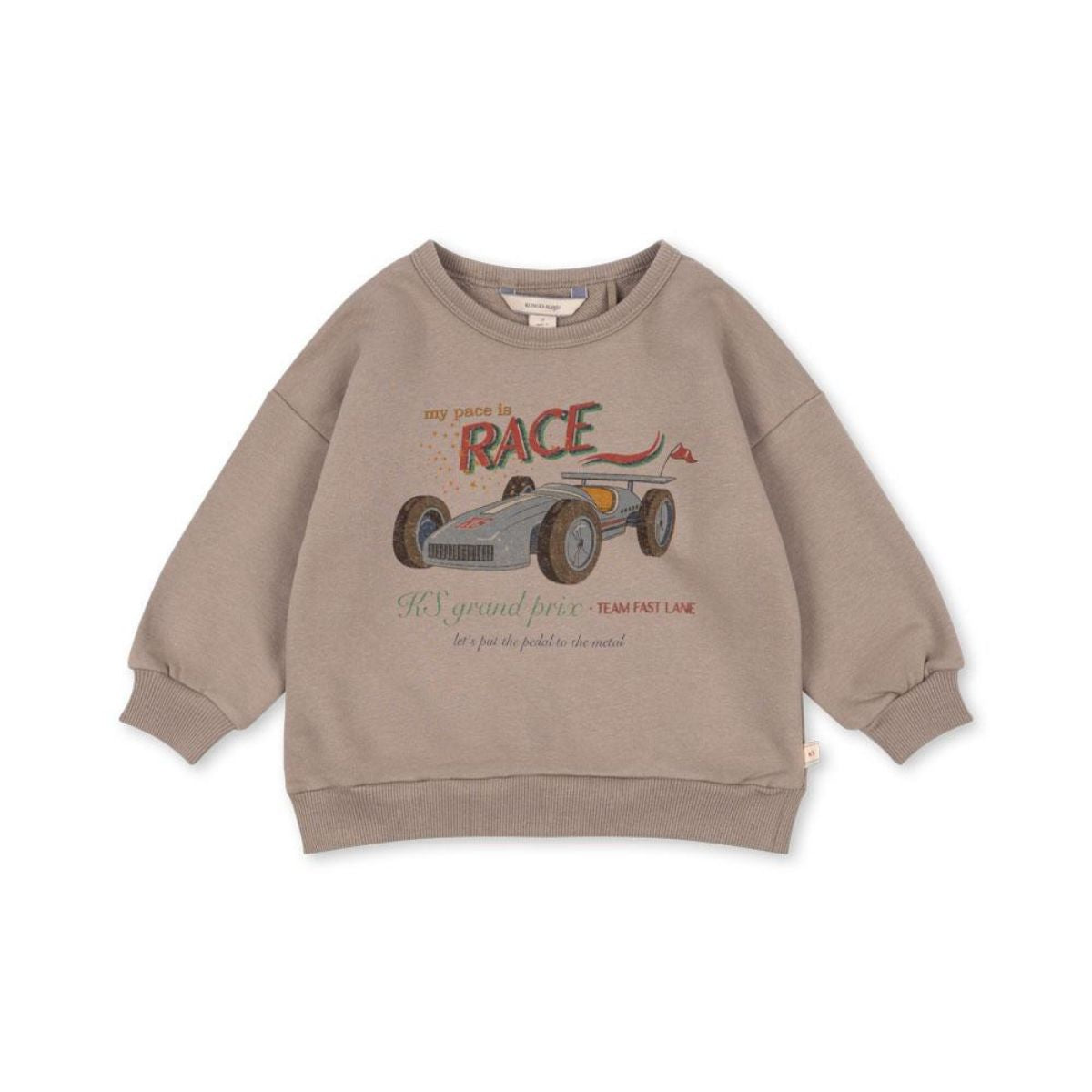 Het Konges Slojd lou sweatshirt oxford tan is een must-have voor elke garderobe. Van zacht biologisch katoen, biedt het comfort en een trendy uitstraling met raceauto, perfect voor school of casual uitjes! VanZus