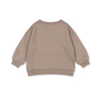 Het Konges Slojd lou sweatshirt oxford tan is een must-have voor elke garderobe. Van zacht biologisch katoen, biedt het comfort en een trendy uitstraling met raceauto, perfect voor school of casual uitjes! VanZus