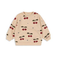 Het Konges Slojd lou sweatshirt cherry bestie is een must-have voor elke garderobe. Van zacht biologisch katoen, biedt het comfort en een trendy uitstraling met kersenprint, perfect voor school of casual uitjes! VanZus