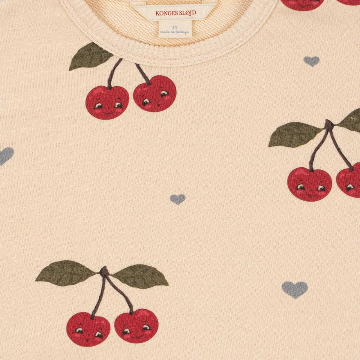 Het Konges Slojd lou sweatshirt cherry bestie is een must-have voor elke garderobe. Van zacht biologisch katoen, biedt het comfort en een trendy uitstraling met kersenprint, perfect voor school of casual uitjes! VanZus