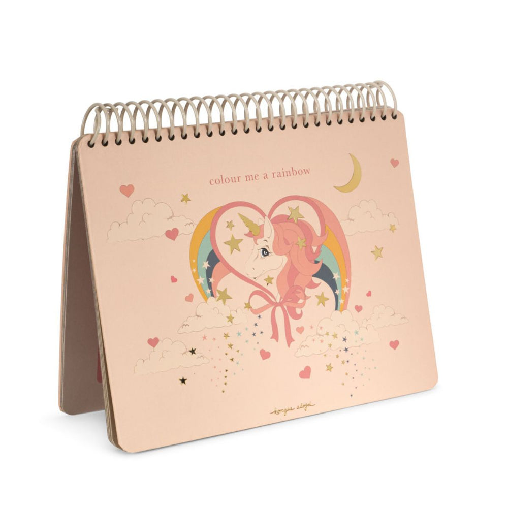 Konges Slojd magic water kleurboek in de variant unicorn biedt eindeloos kleurplezier met 6 herbruikbare pagina's en een navulbare penseelpen. Perfect voor onderweg en stimuleert creativiteit! VanZus