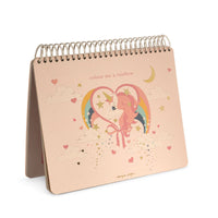 Konges Slojd magic water kleurboek in de variant unicorn biedt eindeloos kleurplezier met 6 herbruikbare pagina's en een navulbare penseelpen. Perfect voor onderweg en stimuleert creativiteit! VanZus