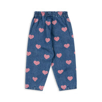 Hul je kindje in deze te schattige magot denim broek met ruches in de variant bon coeur pink van het merk Konges Slojd. VanZus