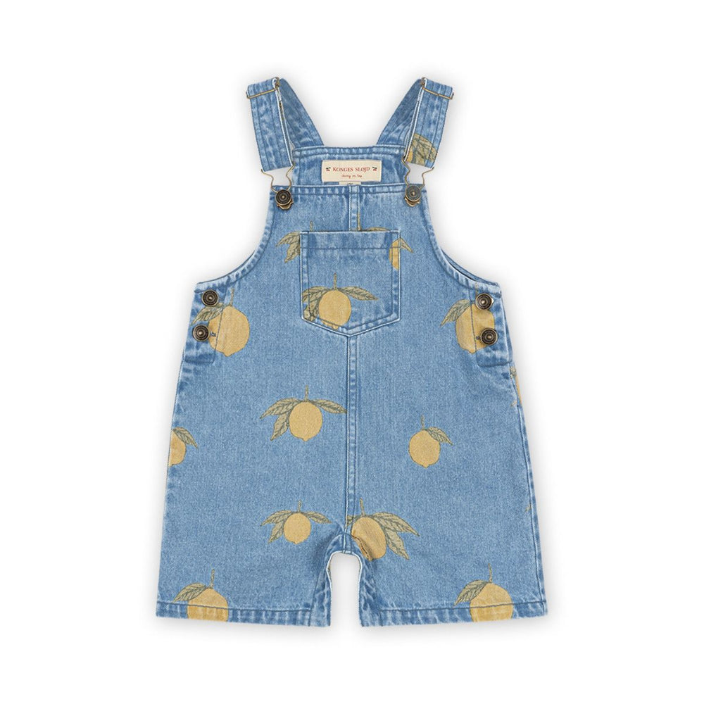 Konges Slojd magot overall lemon denim in blauw biedt comfort en stijl voor je kleintje. Het tuinpakje heeft handige verstelbare banden en een stoere look. Ook in bella bow variant te koop. VanZus