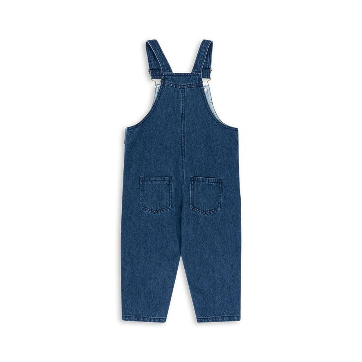 De magot tuinbroek in denim blue cherry van Konges Slojd is een trendy en comfortabele outfit voor je kleintje. Gemaakt van biologisch katoen met geborduurde kersen en verstelbare schouderbandjes. VanZus