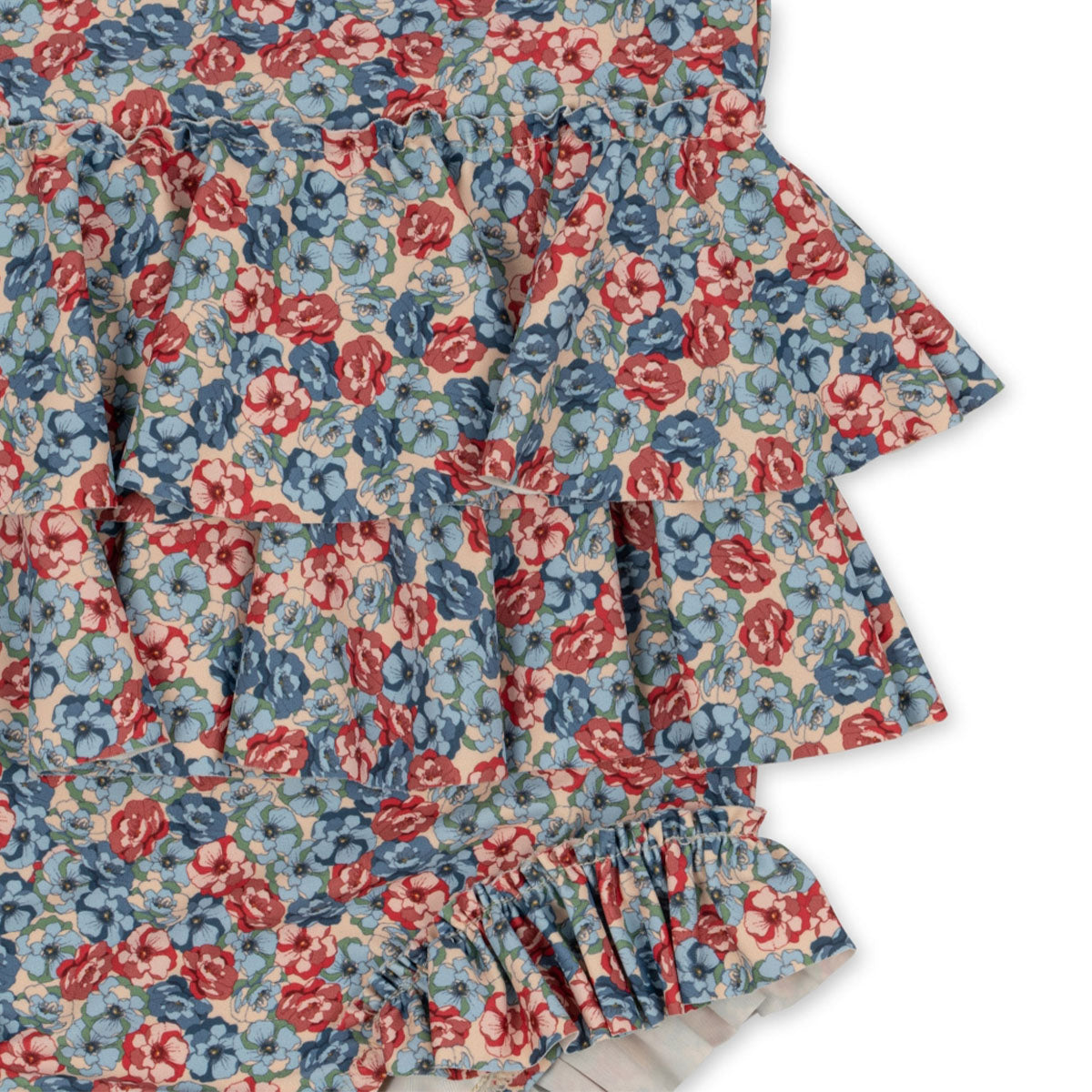 Met het Konges Slojd manuca frill badpak in rosie blue ben jij klaar voor de zomer! Dit leuke badpak is gemaakt voor zonnige dagen en veel waterpret.Het vrolijkgekleurde badpak met schattig bloemenmotief is perfect voor een uitje naar het strand of waterpret in het zwembad. VanZus