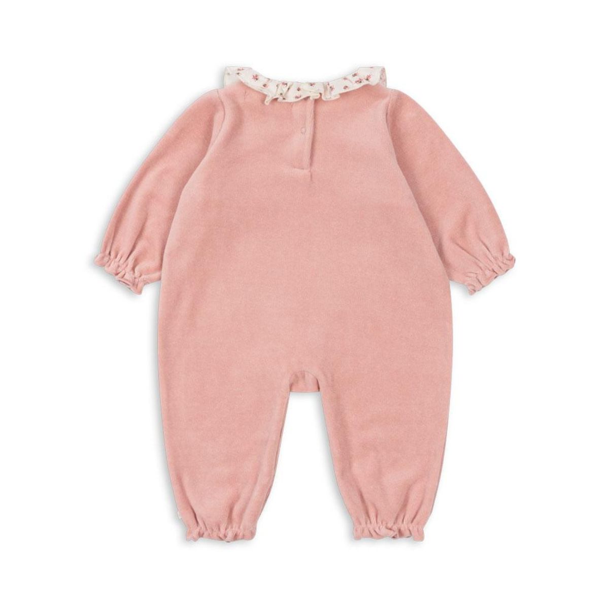 De miffa ruches onesie in mellow rose van Konges Slojd is gemaakt van zacht, biologisch katoen en biedt comfort en stijl voor je baby. Met een schattig kraagje en geborduurd kersje. VanZus