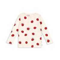 Een fijn, basic shirt dat er ook nog eens geweldig uitziet?! Dat is dit minnie shirt in de variant ladybug van het merk Konges Slojd. Dit shirt is voorzien van mooie textuur en zit lekker comfortabel. Het is het ideale shirtje om leuke outfits mee samen te stellen! VanZus