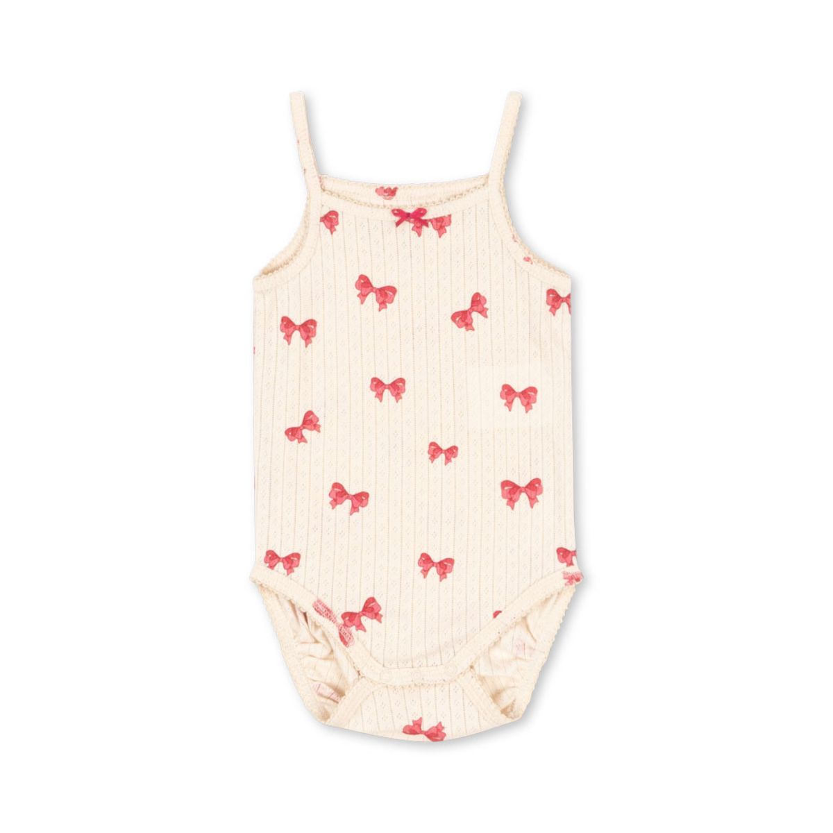 Zeg nu zelf, dit basic strap rompertje in de kleur rosia bow van het merk Konges Slojd is toch ontzettend lief?! Ideaal voor de warmere zomermaanden! Dit schattige rompertje, in een mooie witte kleur en met lieve print, biedt ultiem comfort en bewegingsvrijheid. VanZus