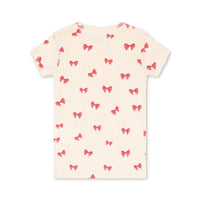 Ben je op zoek naar een mooi shirtje voor je kind? Dan is dit schattige Konges Slojd minnie t-shirt in de variant rosia bow een must have voor in de kledingkast van je lieveling. Dit shirt zit namelijk niet alleen super comfortabel, maar ziet er ook leuk uit! VanZus