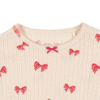 Ben je op zoek naar een mooi shirtje voor je kind? Dan is dit schattige Konges Slojd minnie t-shirt in de variant rosia bow een must have voor in de kledingkast van je lieveling. Dit shirt zit namelijk niet alleen super comfortabel, maar ziet er ook leuk uit! VanZus