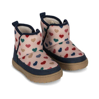 De Konges Slojd neo boots coeur coloré zijn waterafstotend en perfect voor avontuurlijke kleintjes. Comfortabel, met een flexibele zool en een vrolijk hartjesdesign. Waterafstotend. In maten 23-32. VanZus